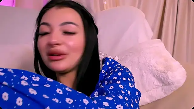 Snapshot of BagiraBella chatting on 11/17/25, 04:51 BagiraBella online show from 11/17/25, 04:51