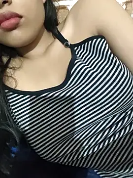 Snapshot of KARISHMA-STRIP chatting on 09/24/25, 08:28 KARISHMA-STRIP online show from 09/24/25, 08:28