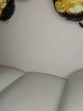 Snapshot of KARISHMA-STRIP chatting on 10/29/25, 06:20 KARISHMA-STRIP online show from 10/29/25, 06:20