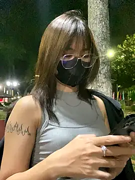 Snapshot of __BabyShowPublic__ chatting on 11/11/25, 04:18 BabyShowPublic online show from 11/11/25, 04:18