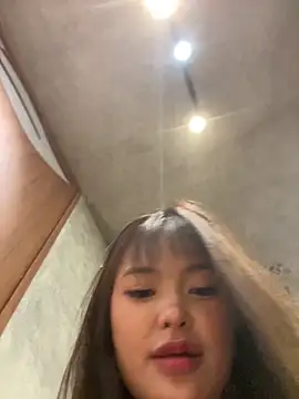 Snapshot of __BabyShowPublic__ chatting on 11/18/25, 02:32 BabyShowPublic online show from 11/18/25, 02:32