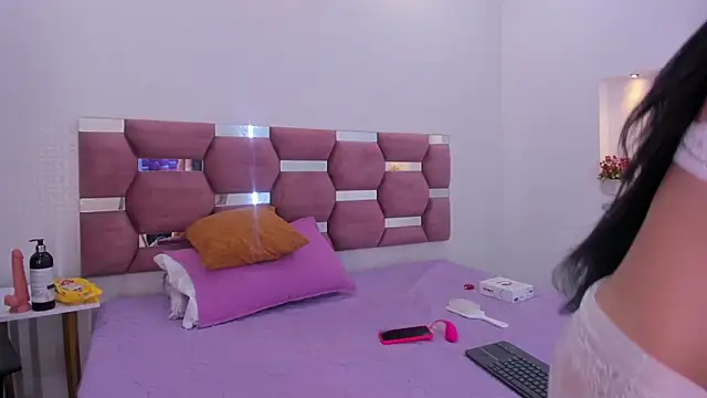 MelannyCollins   online show from 10/07/25, 12:35