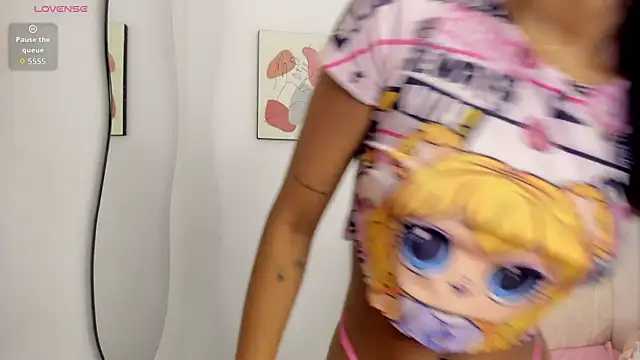 Snapshot of ebony_petite-69 chatting on 10/16/25, 07:04 ebony petite-69 online show from 10/16/25, 07:04