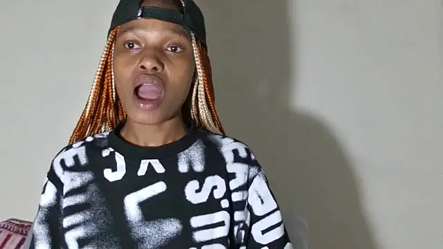 SexyBitchx01 online show from 10/25/25, 05:30