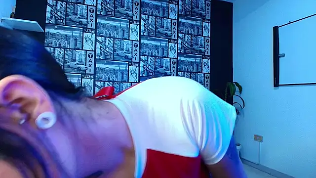 Mia Morelli  online show from 11/21/25, 06:56