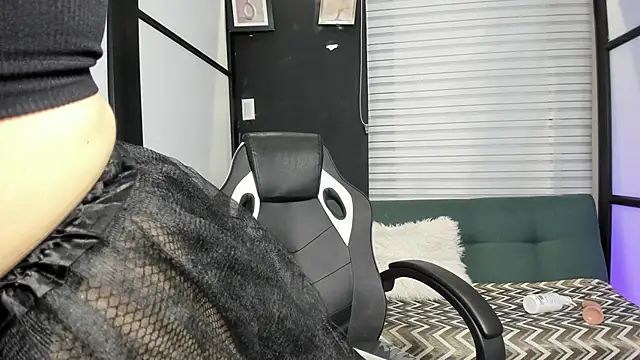 Snapshot of SamaraAnders_ chatting on 11/01/25, 05:09 SamaraAnders online show from 11/01/25, 05:09