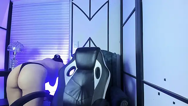 Snapshot of SamaraAnders_ chatting on 11/13/25, 04:33 SamaraAnders online show from 11/13/25, 04:33