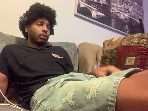 Snapshot of Insurance-03 chatting on 10/14/25, 06:36 Insurance-03 online show from 10/14/25, 06:36