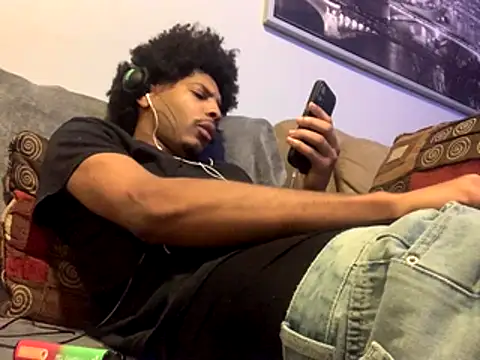 Snapshot of Insurance-03 chatting on 10/16/25, 06:36 Insurance-03 online show from 10/16/25, 06:36