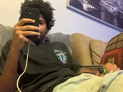 Snapshot of Insurance-03 chatting on 10/17/25, 06:27 Insurance-03 online show from 10/17/25, 06:27