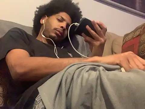 Snapshot of Insurance-03 chatting on 10/27/25, 05:22 Insurance-03 online show from 10/27/25, 05:22