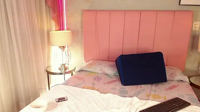 novaross online show from 09/18/25, 08:44