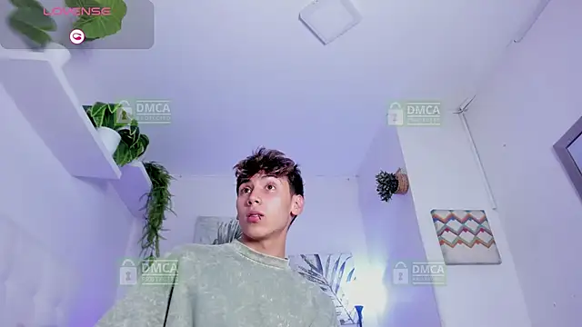 Snapshot of Twinkie_Hung chatting on 11/19/25, 09:26 Twinkie Hung online show from 11/19/25, 09:26