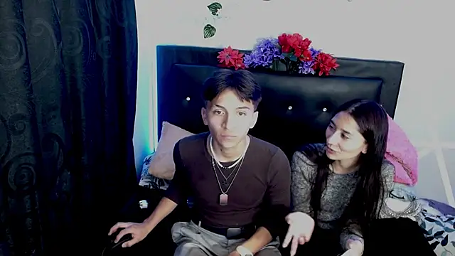 COZY7COUPLE online show from 09/30/25, 11:54