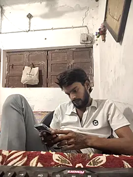 Snapshot of yashuuuu021 chatting on 10/22/25, 04:29 yashuuuu021 online show from 10/22/25, 04:29