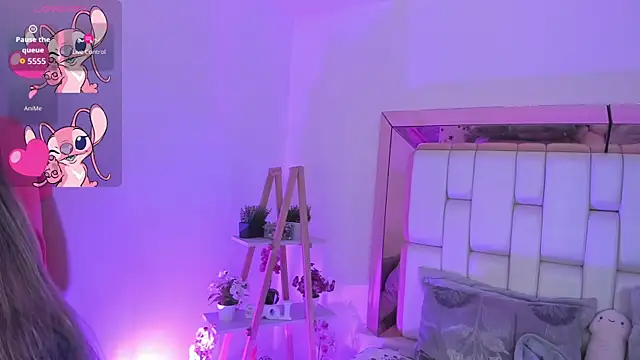 MiaVillalobos online show from 09/12/25, 12:05