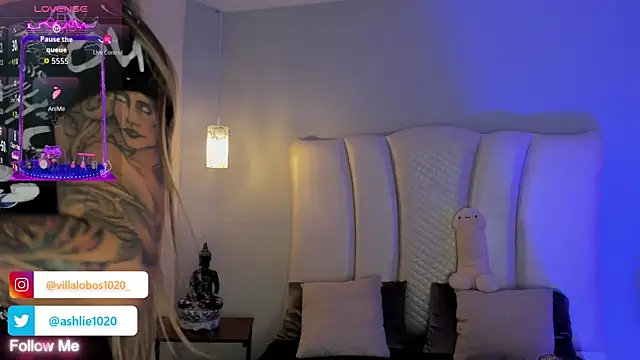 MiaVillalobos online show from 10/23/25, 11:53