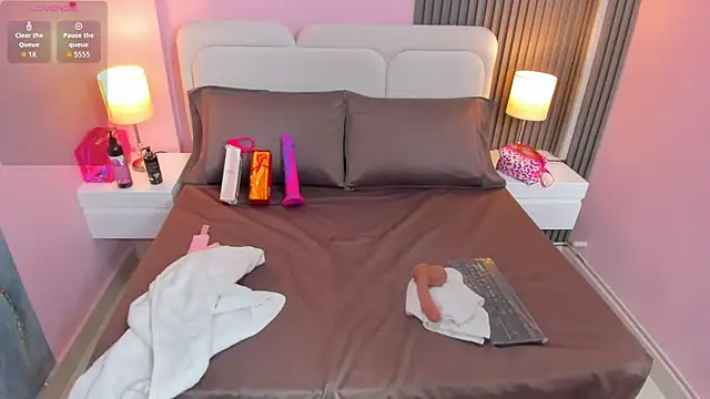 Snapshot of Clawdeen__wolf chatting on 11/12/25, 08:19 Clawdeen wolf online show from 11/12/25, 08:19