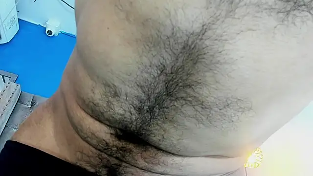 Snapshot of latinhotmuscle chatting on 10/18/25, 03:09 latinhotmuscle online show from 10/18/25, 03:09