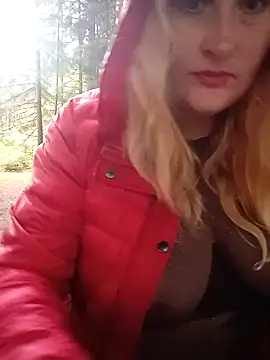 Snapshot of XHelenaX90 chatting on 10/17/25, 07:33 XHelenaX90 online show from 10/17/25, 07:33