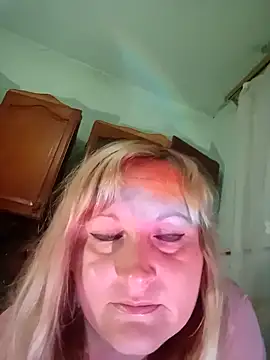 Snapshot of XHelenaX90 chatting on 11/14/25, 09:24 XHelenaX90 online show from 11/14/25, 09:24