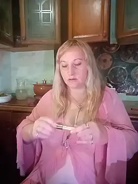 Snapshot of XHelenaX90 chatting on 11/16/25, 08:25 XHelenaX90 online show from 11/16/25, 08:25