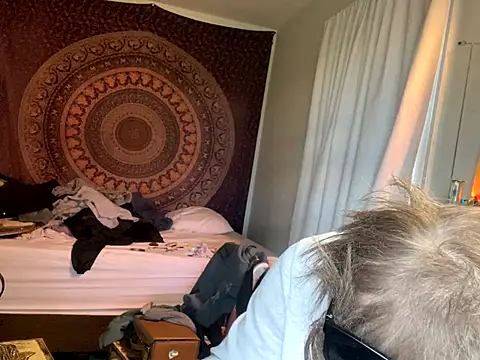 XanderOzzz online show from 11/11/25, 09:26