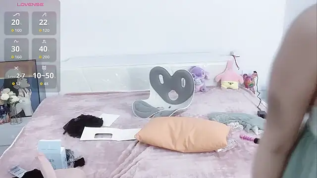 A SR 001 online show from 11/18/25, 01:04