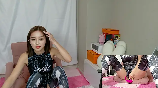 Snapshot of maimai0720 chatting on 10/30/25, 11:00 maimai0720 online show from 10/30/25, 11:00