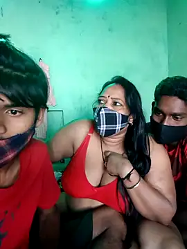 LoveOnStream online show from 10/15/25, 04:01