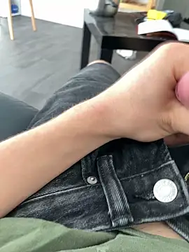 Snapshot of Loulou_2007 chatting on 10/01/25, 08:31 Loulou 2007 online show from 10/01/25, 08:31