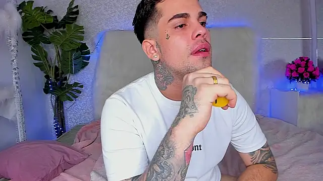 Littlepearl23 online show from 11/07/25, 12:21