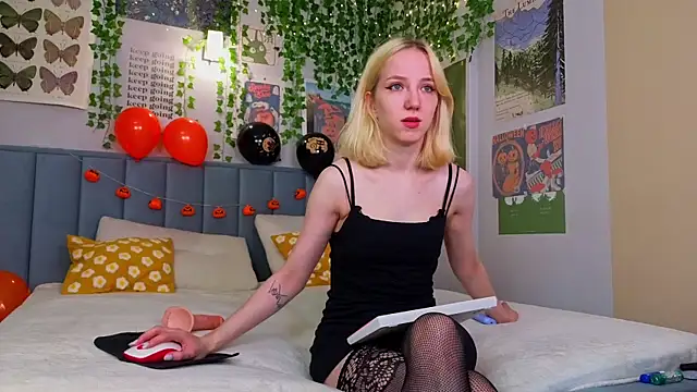 EmmaNovak online show from 10/22/25, 12:27