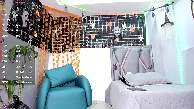 aurora tziu online show from 10/22/25, 03:51