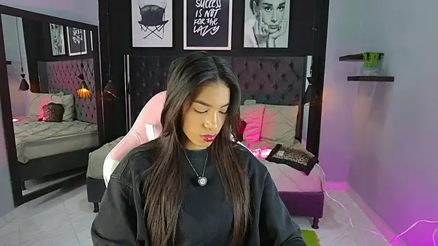 kitty collins  online show from 10/28/25, 11:25