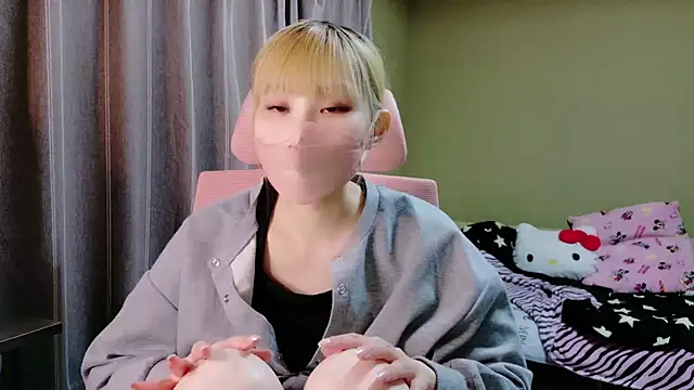 Snapshot of miyu0002 chatting on 10/16/25, 03:13 miyu0002 online show from 10/16/25, 03:13