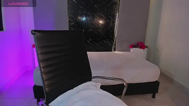 Hannacooper3 online show from 10/09/25, 07:45