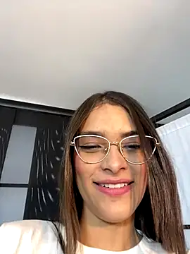 Hannacooper3 online show from 11/25/25, 08:53