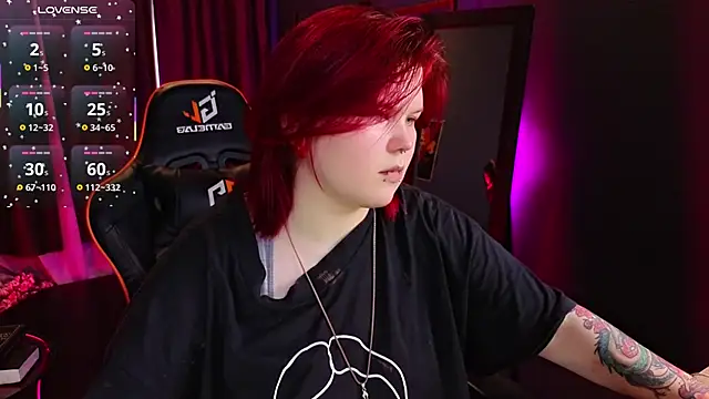 fillisfox  online show from 11/11/25, 03:45