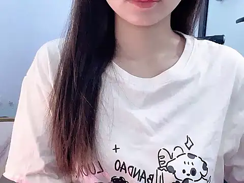 Snapshot of Tinaa-22 chatting on 10/10/25, 12:04 Tinaa-22 online show from 10/10/25, 12:04