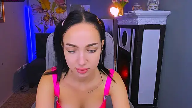 Snapshot of Sofyy_Bradd chatting on 09/11/25, 06:24 Sofyy Bradd online show from 09/11/25, 06:24