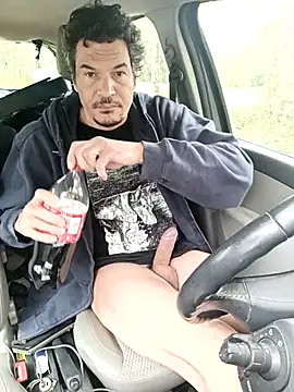 Snapshot of twitshe chatting on 10/27/25, 12:31 twitshe online show from 10/27/25, 12:31