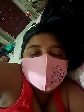 Snapshot of jenyfer709 chatting on 10/24/25, 11:28 jenyfer709 online show from 10/24/25, 11:28