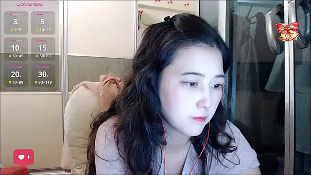 Snapshot of xx9938 chatting on 09/19/25, 01:23 xx9938 online show from 09/19/25, 01:23