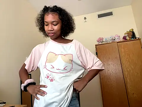 luvrgrllani online show from 09/10/25, 07:47