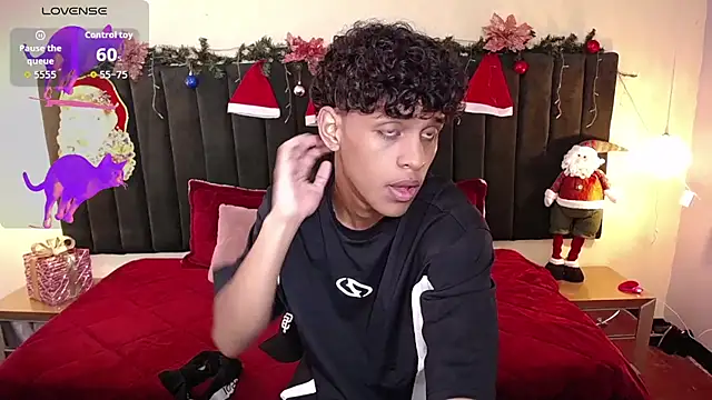 Snapshot of jhos_padill chatting on 11/21/25, 01:43 jhos padill online show from 11/21/25, 01:43