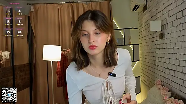 LorinaMaffitt online show from 10/12/25, 07:35