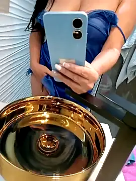 Snapshot of Ternura_Prohibida chatting on 10/11/25, 01:49 Ternura Prohibida online show from 10/11/25, 01:49