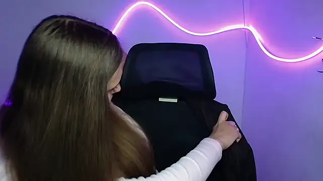 Aurora White online show from 10/03/25, 11:07