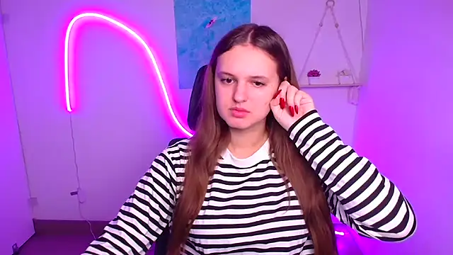 Aurora White online show from 11/16/25, 06:41